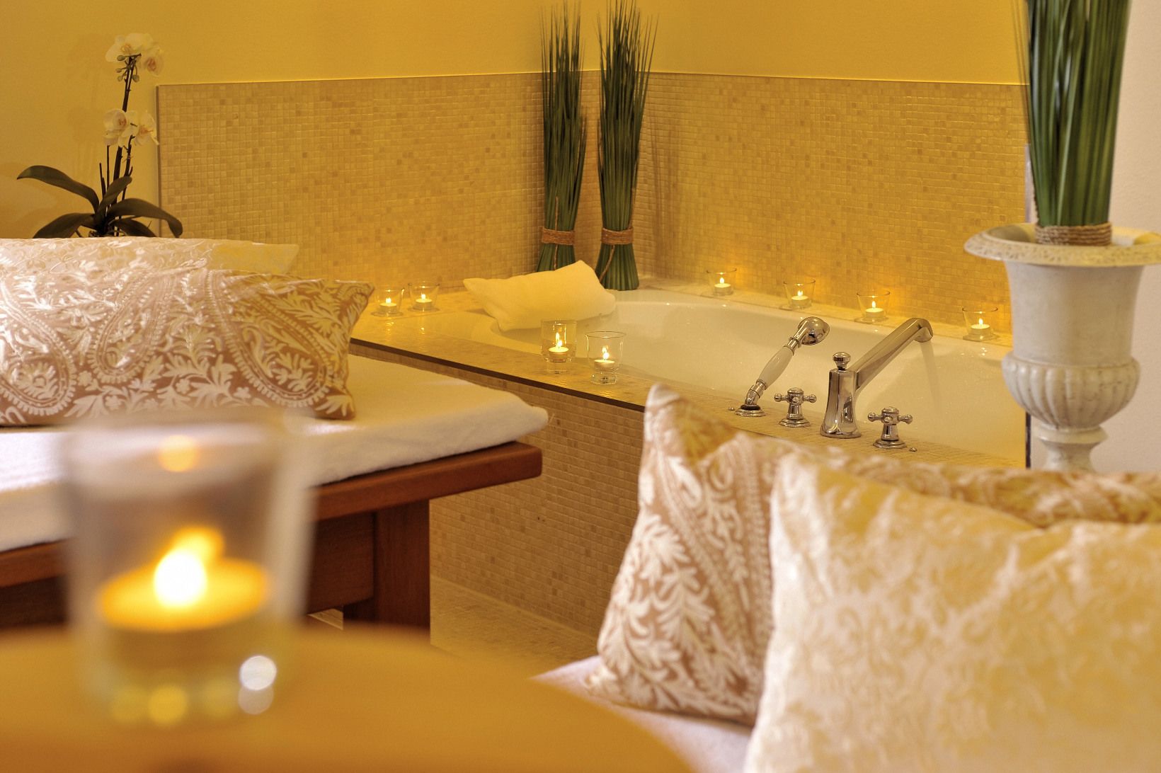 sauna, steam room, body treatments, aromatherapy, hot stone massages