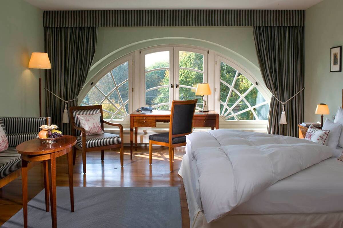 premium bedding, minibar, in-room safe, desk