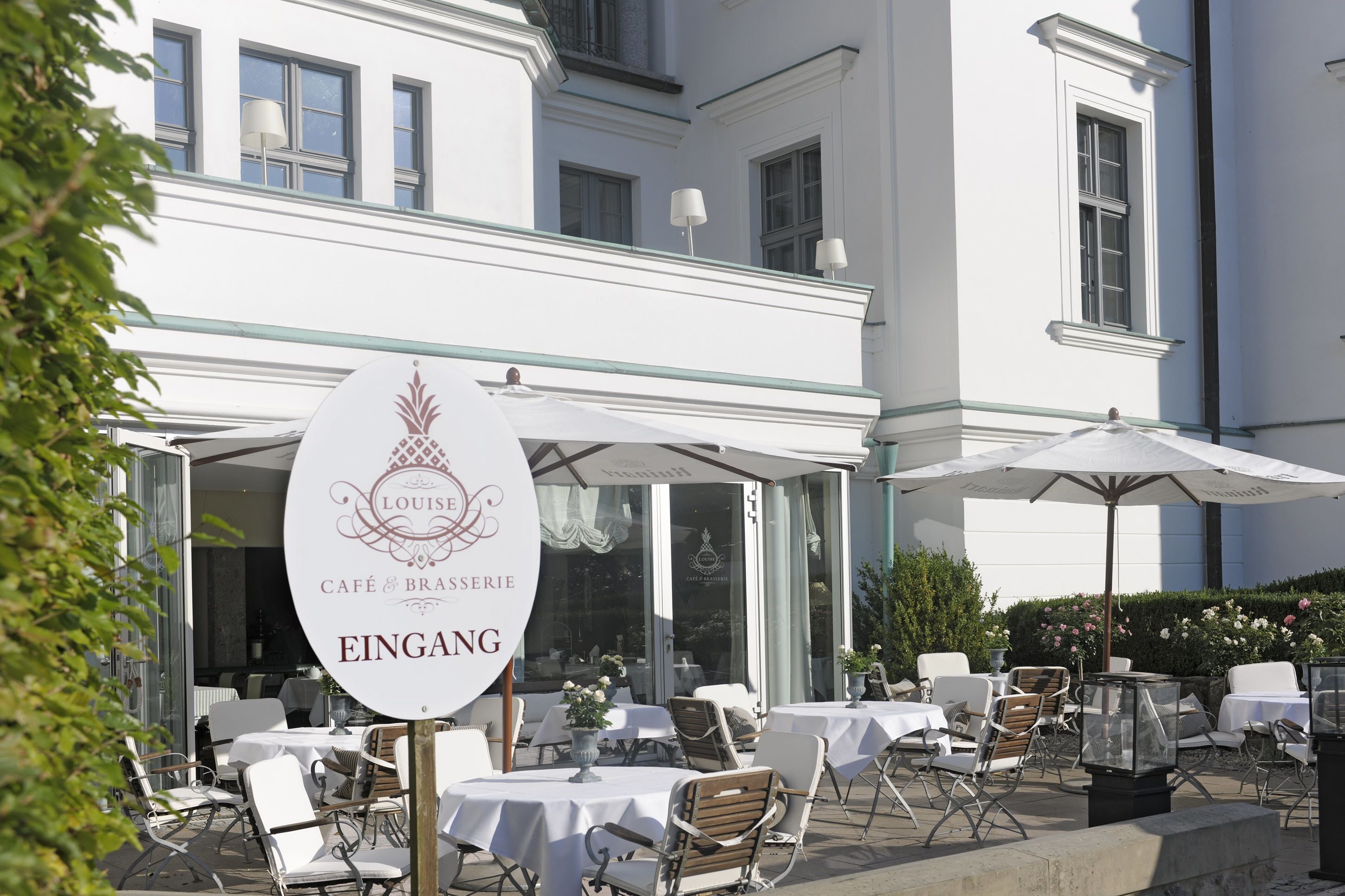 2 restaurants, breakfast, lunch, dinner served; international cuisine