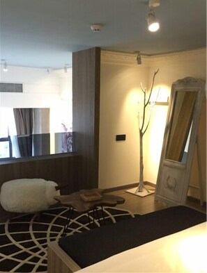 豪华复式大床房 | 1 多间卧室、高档床上用品、迷你吧、客房内保险箱