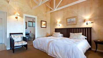 Standard Double Room | Minibar, in-room safe, bed sheets