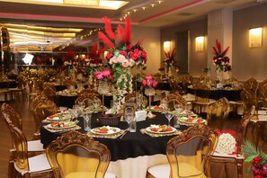 Frokost, lunsj og middag serveres