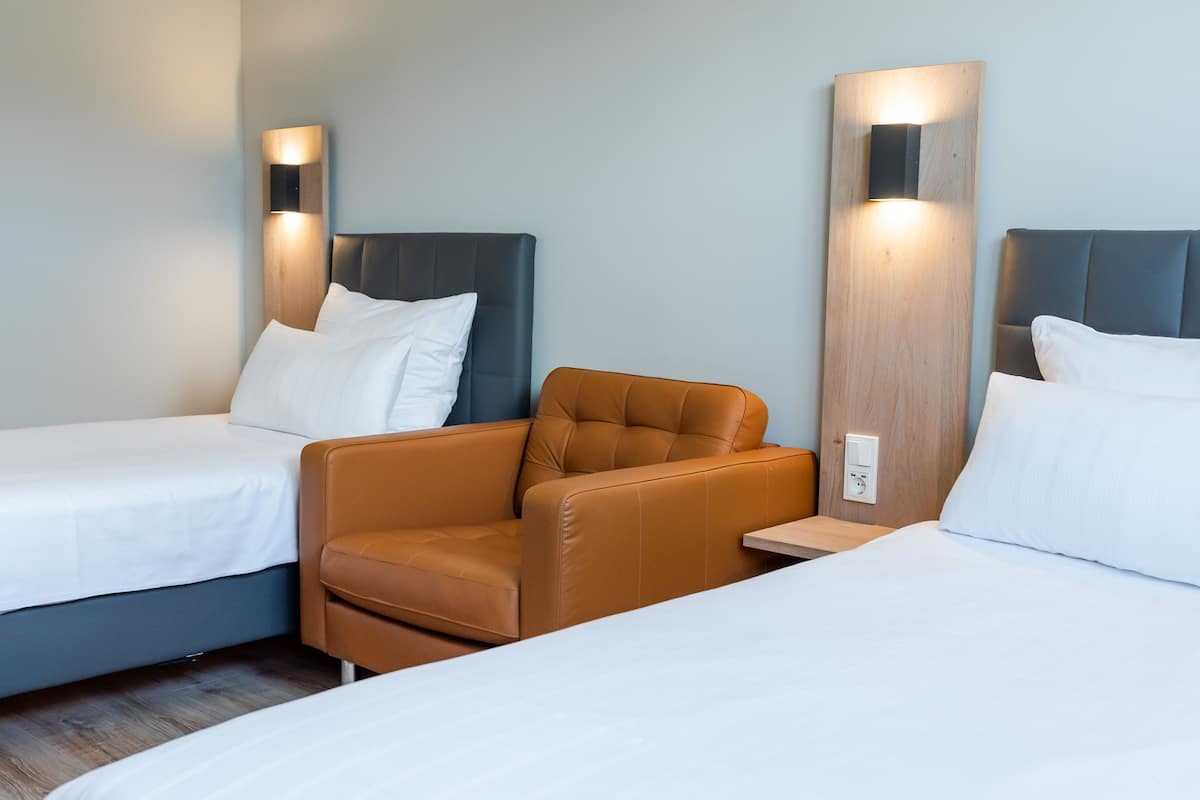 Chambre Deluxe double ou avec lits jumeaux, 1 chambre | 2 chambres, literie de qualité, coffre-fort, bureau