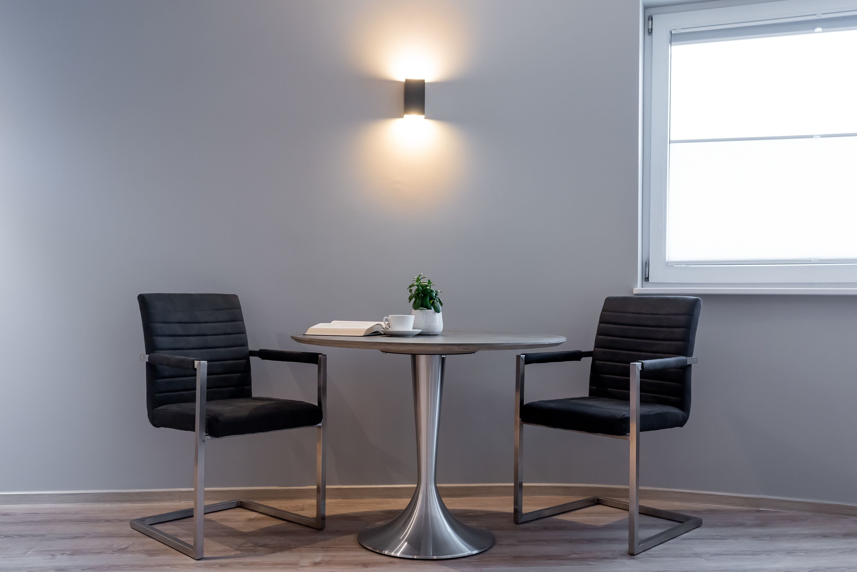 Suíte luxo, várias camas | Opções para refeição no quarto
