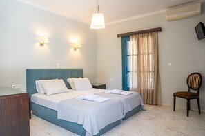 In-room safe, iron/ironing board, free WiFi, bed sheets - Karavostasi Beach Hotel (Igoumenitsa)