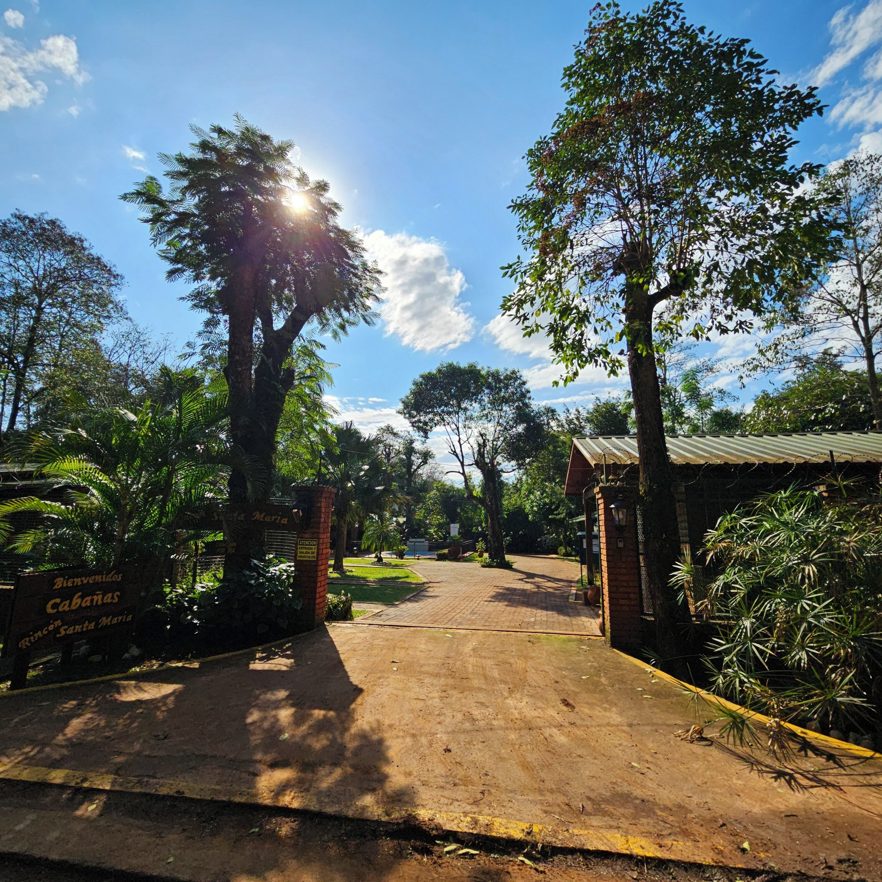 Vista frontal de la propiedad