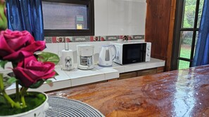 Standard Cabin | Private kitchenette | Full-size fridge, oven, cookware/dishes/utensils, paper towels