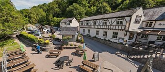 The Saracens Head Inn