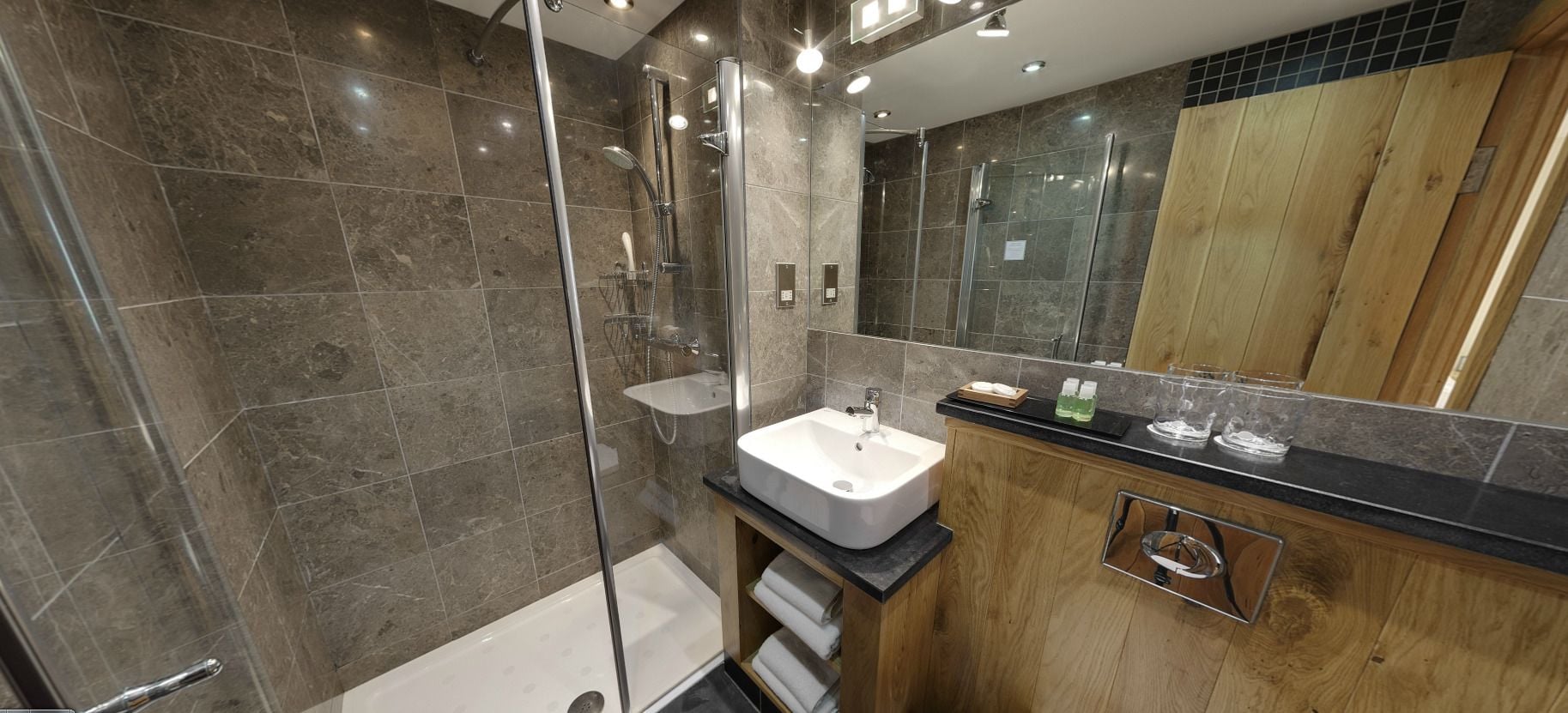 Twin Room (Room 6) | Bathroom