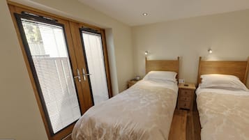 Twin Room (Room 6) | Premium bedding, soundproofing, iron/ironing board, free WiFi