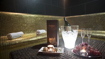 Sauna, poreallas, höyrysauna, hydroterapiaa, vartalon kuorintoja