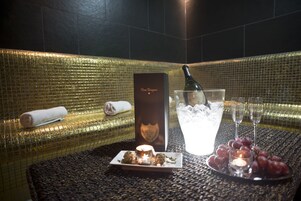 Sauna, hot tub, steam room, hydrotherapy, body scrubs, detox wraps