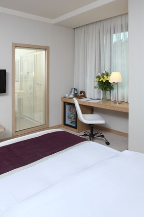 Minibar, in-room safe, desk, soundproofing