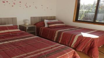 Casa familiare, 3 camere da letto, 2 bagni | 3 camere, una scrivania, letti aggiuntivi (a pagamento)