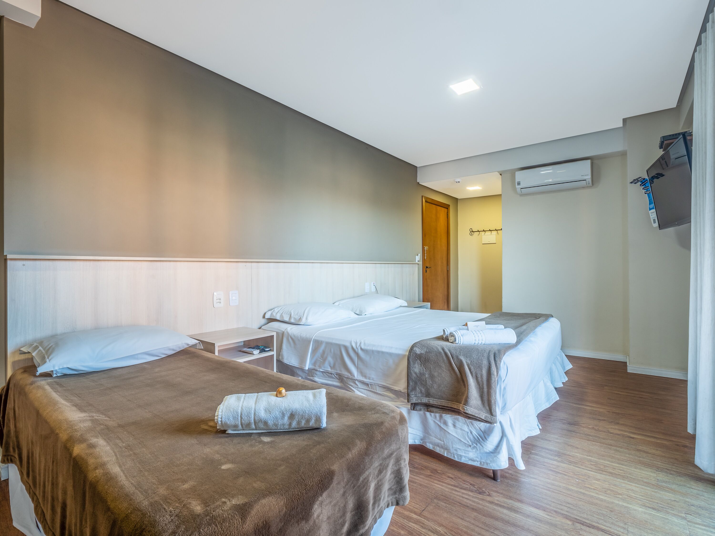 deluxe quadruple room | 1 bedroom, minibar, free wifi, bed sheets