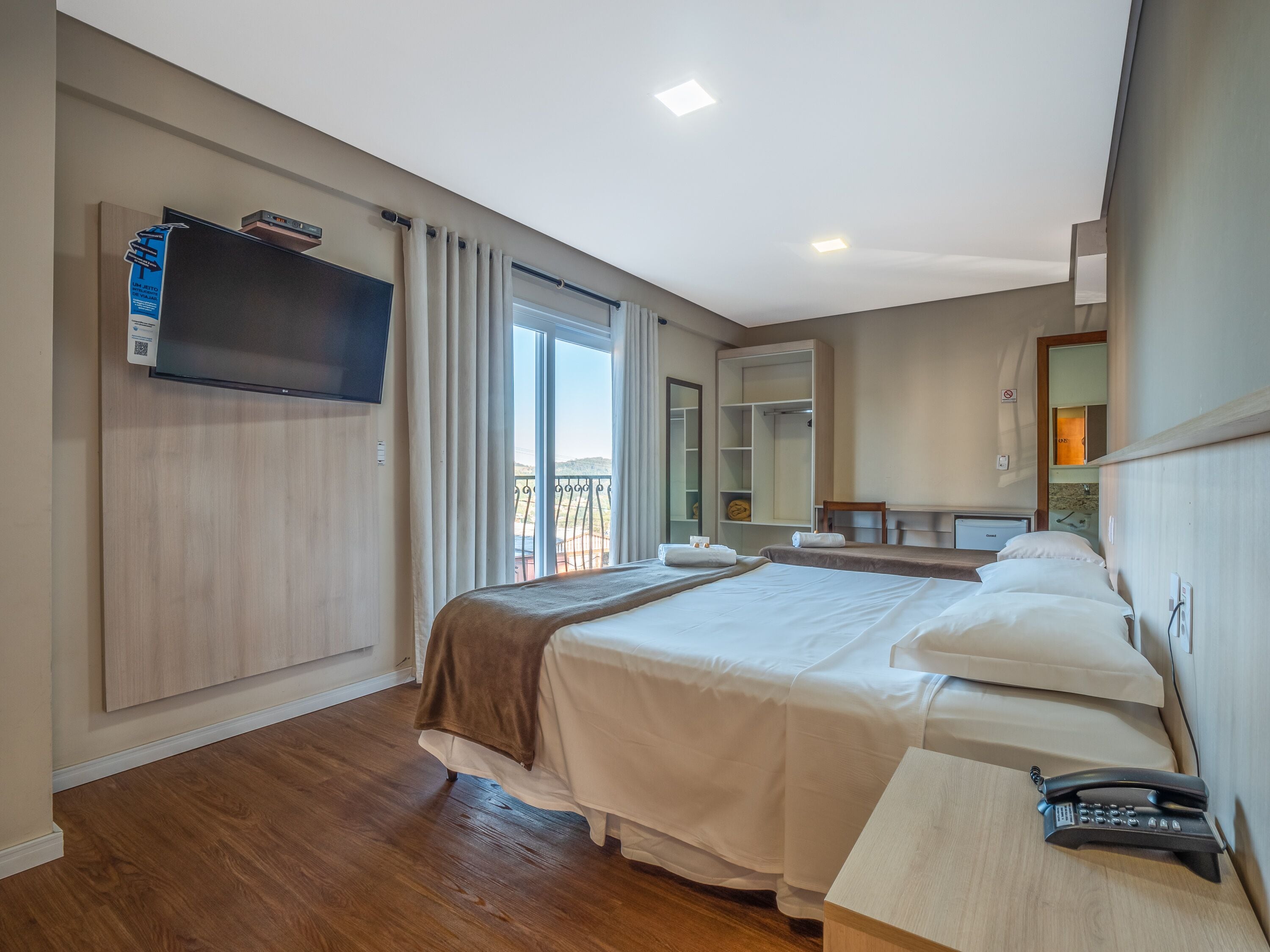 deluxe triple room | 1 bedroom, minibar, free wifi, bed sheets