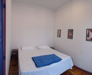 Iron/ironing board, free WiFi, bed sheets - Varanda Hostel e Galeria de Arte (Ouro Preto)