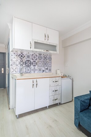 Deluxe Double Room With Balcony | Private kitchenette