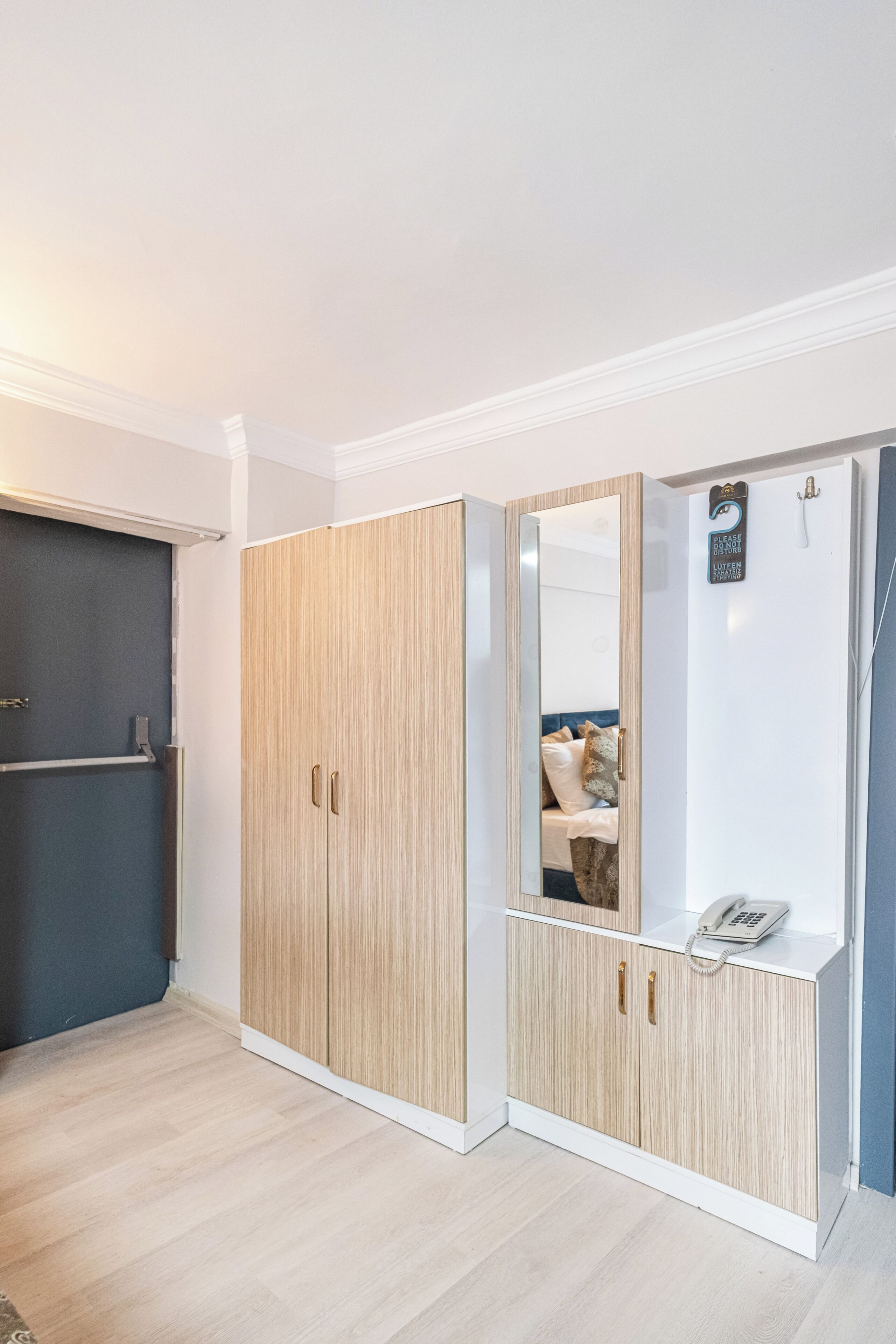 Deluxe Triple Room With Sea View | Garderob