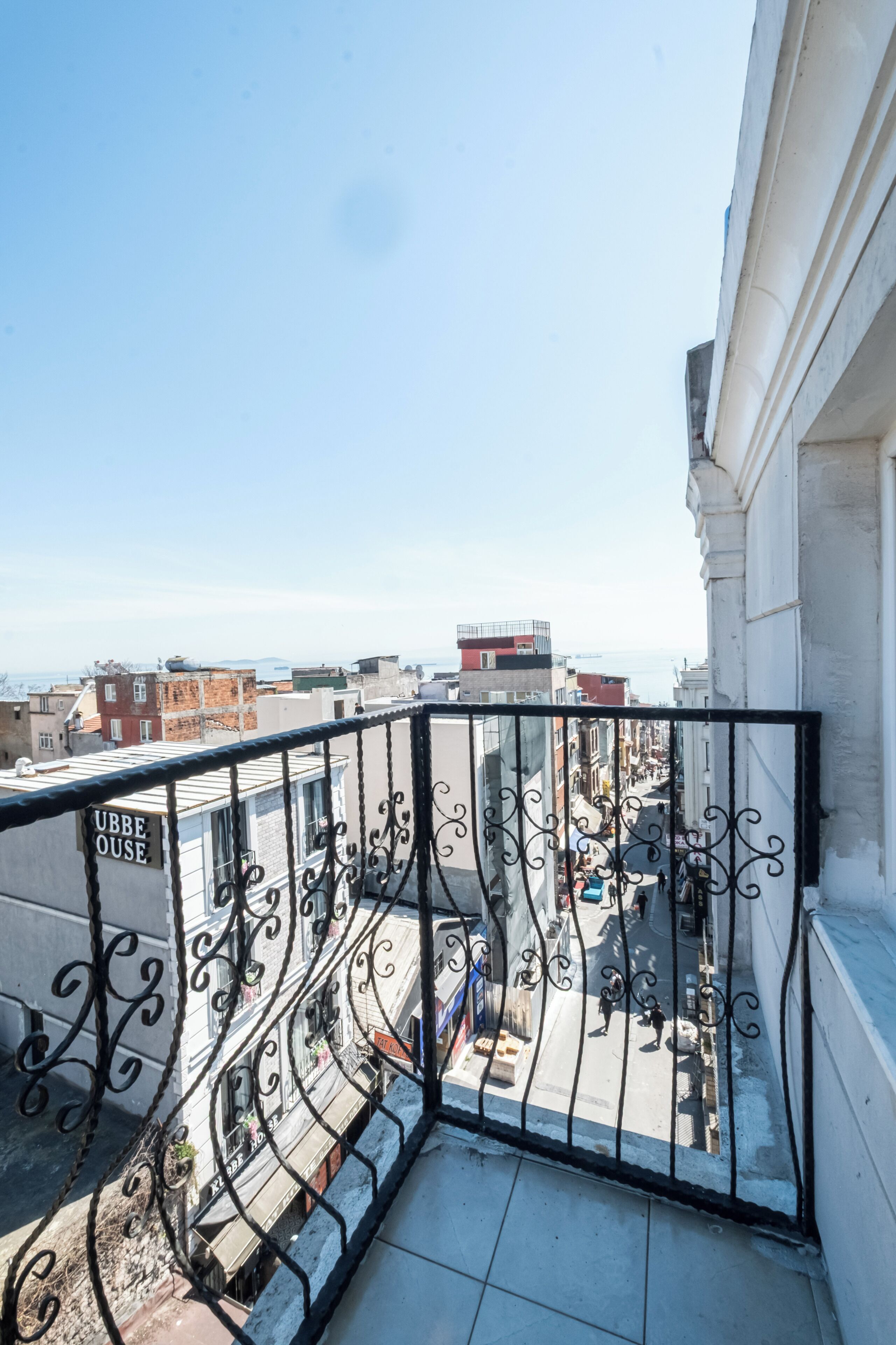 Deluxe Triple Room With Sea View | Balcón
