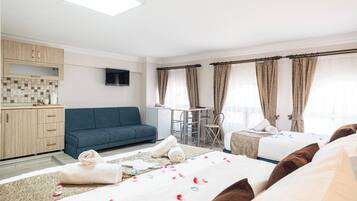 Standard Triple Room | Premium bedding, in-room safe, desk, laptop workspace
