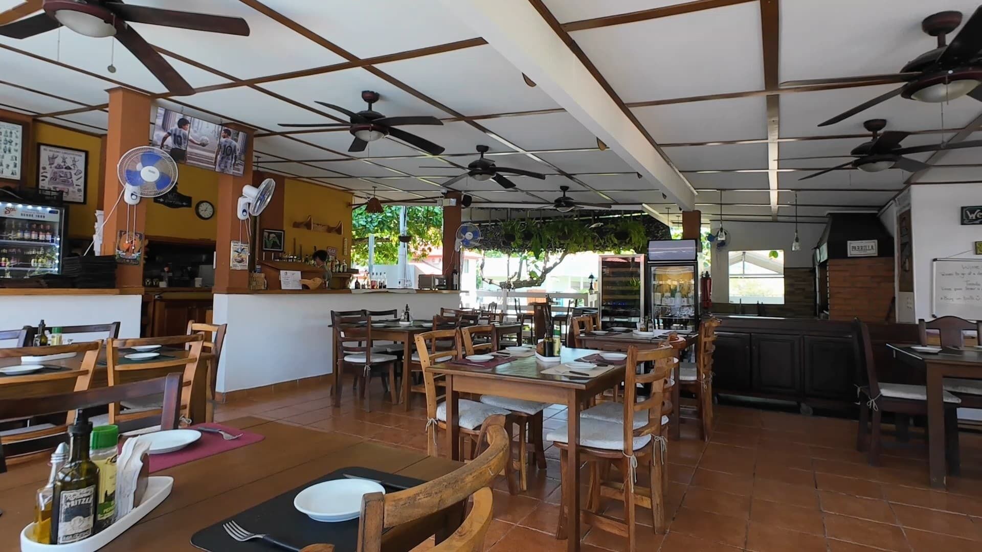 lunch and dinner served