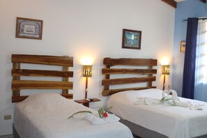 Classic Double Room, Garden View | Premium bedding, minibar, in-room safe, individually furnished - Cabinas el Colibri (Puerto Carrillo)