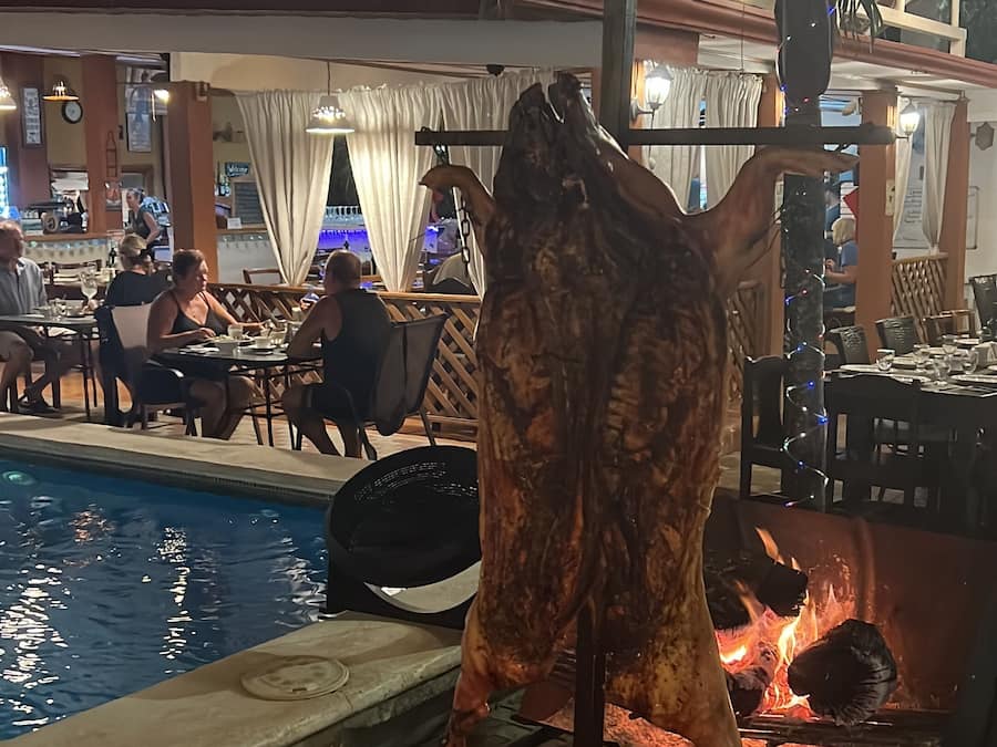 Lunch and dinner served