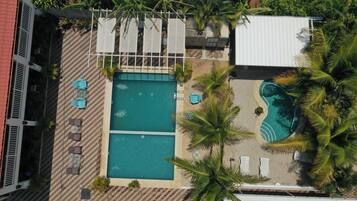 2 outdoor pools
