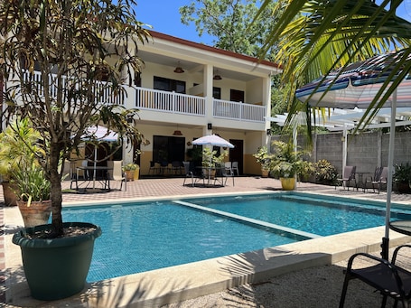Family Studio Suite, 1 Bedroom | Living area | 32-inch TV with cable channels. Cabinas el Colibri