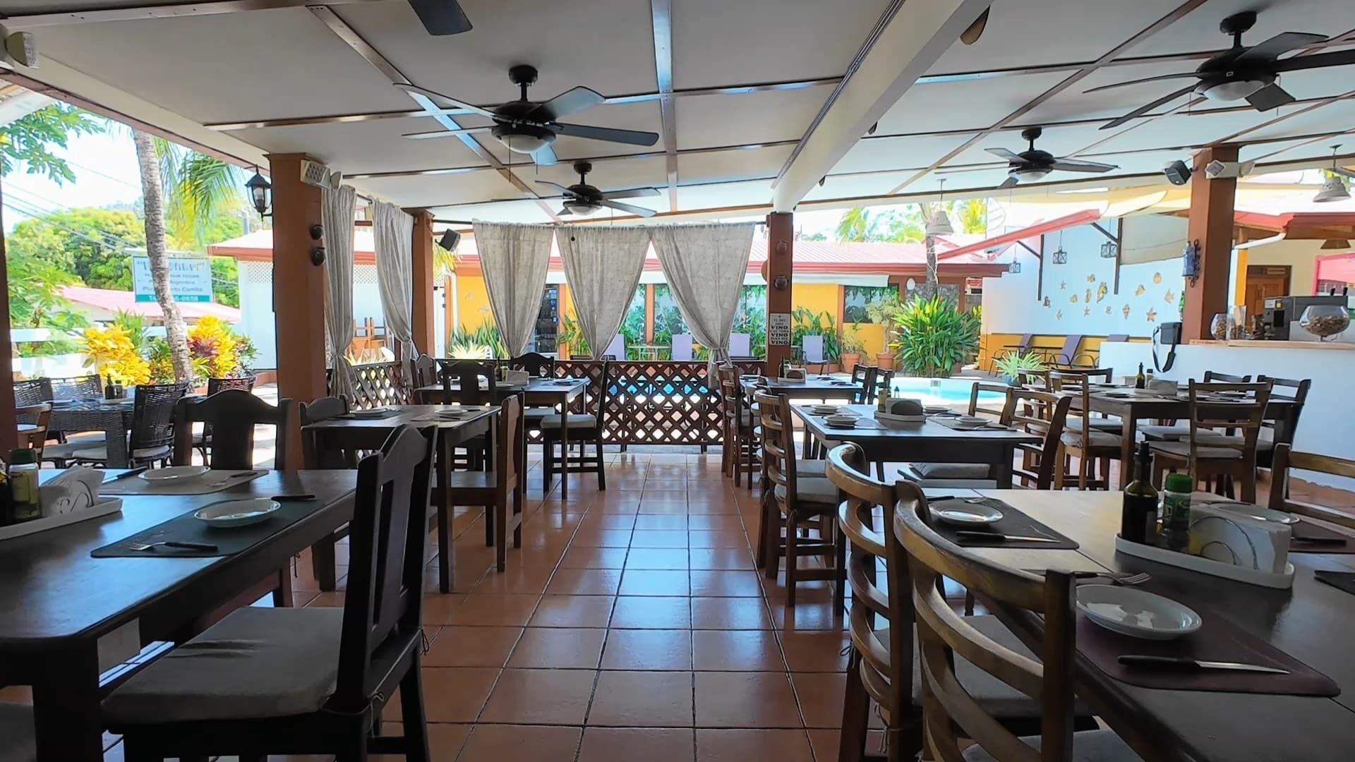 lunch and dinner served