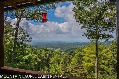 Sunset Ridge 3 Bedroom Apartment by Mountain Laurel Cabin Rentals