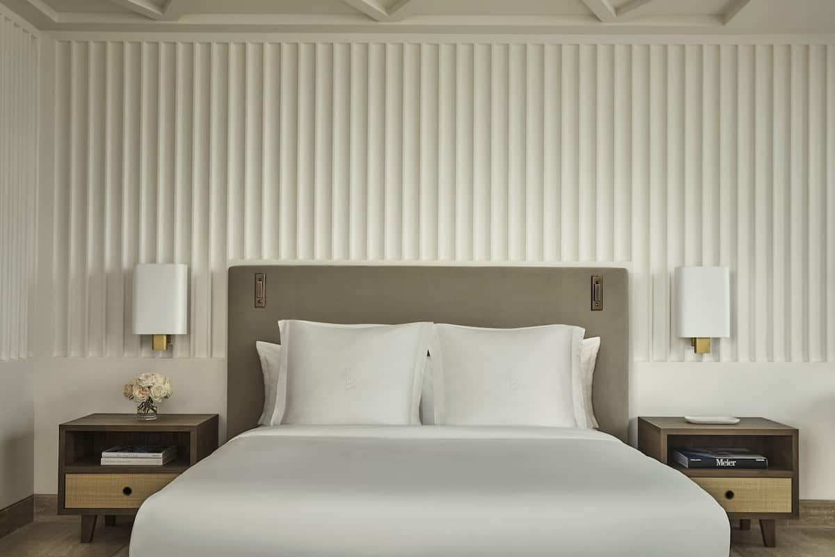 Egyptian cotton sheets, premium bedding, down comforters, pillowtop beds