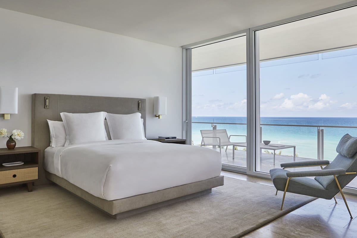 Egyptian cotton sheets, premium bedding, down comforters, pillowtop beds