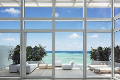 Four Seasons Hotel at The Surf Club