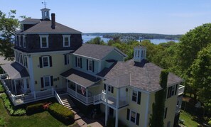 Aerial view - Harbor House Inn (Boothbay Harbor)