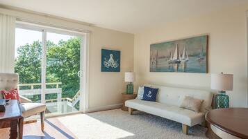 Junior Suite, 1 Queen Bed, Sea View (Room 2/8) | Living room