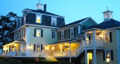 Harbor House Inn