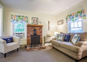Interior detail - Harbor House Inn (Boothbay Harbor)