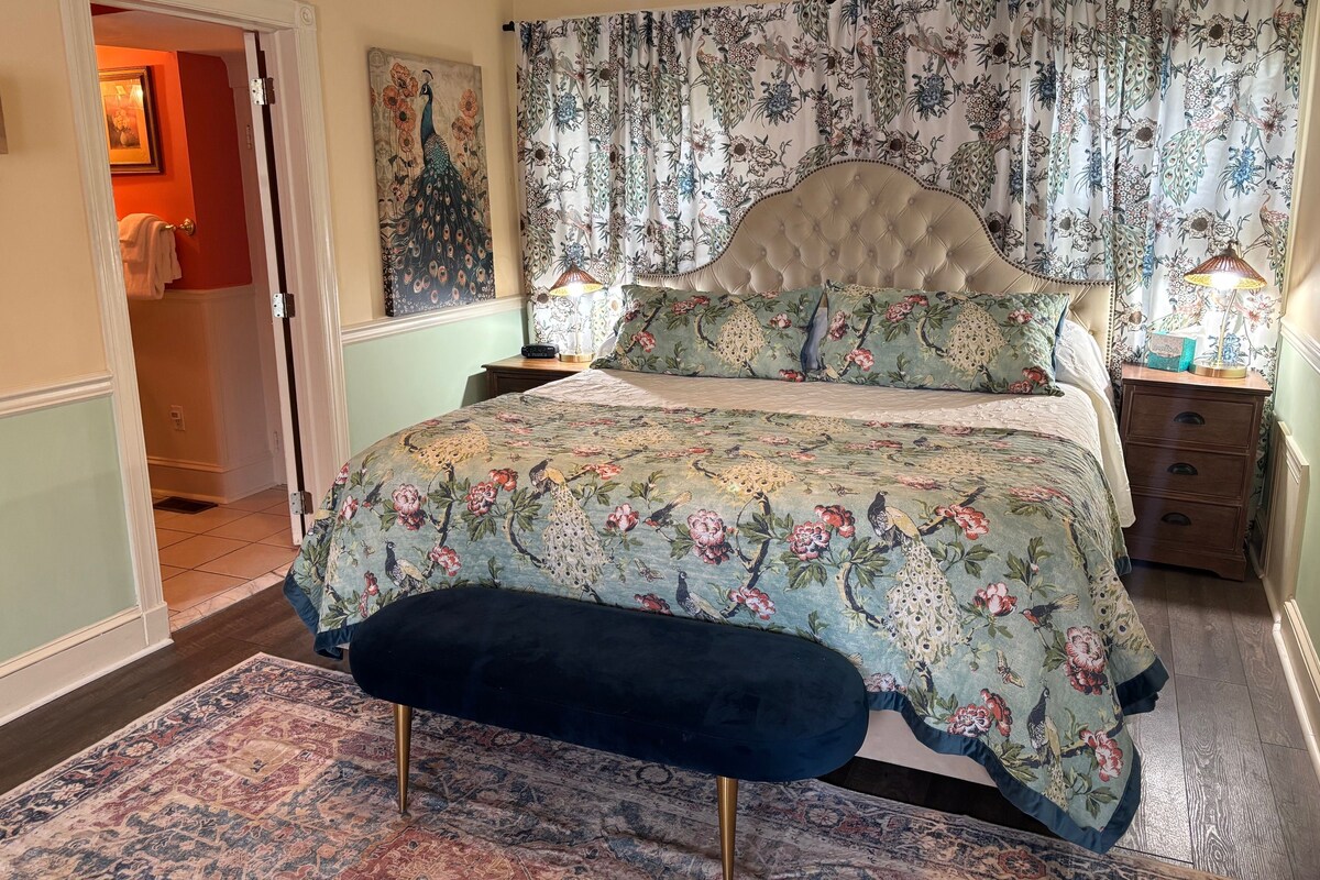 The Cockburn (Premium / 1st Floor Kent House) | Premium bedding, memory foam beds, desk, iron/ironing board