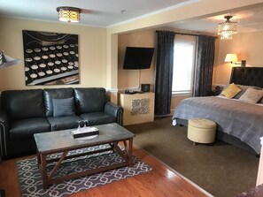 The Meigs (Deluxe / 1st Floor Murphy House)