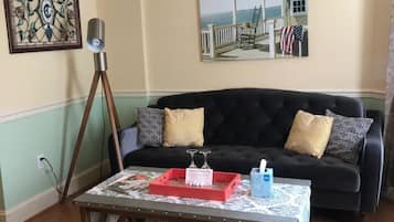 The Cockburn (Premium / 1st Floor Kent House) | Premium bedding, memory-foam beds, desk, iron/ironing board