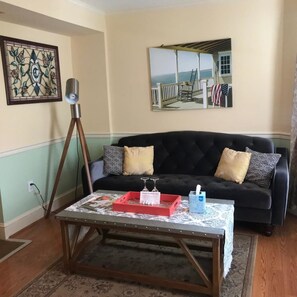 The Cockburn (Premium / 1st Floor Kent House) | Premium bedding, memory-foam beds, desk, iron/ironing board - Vandiver Inn (Havre De Grace)