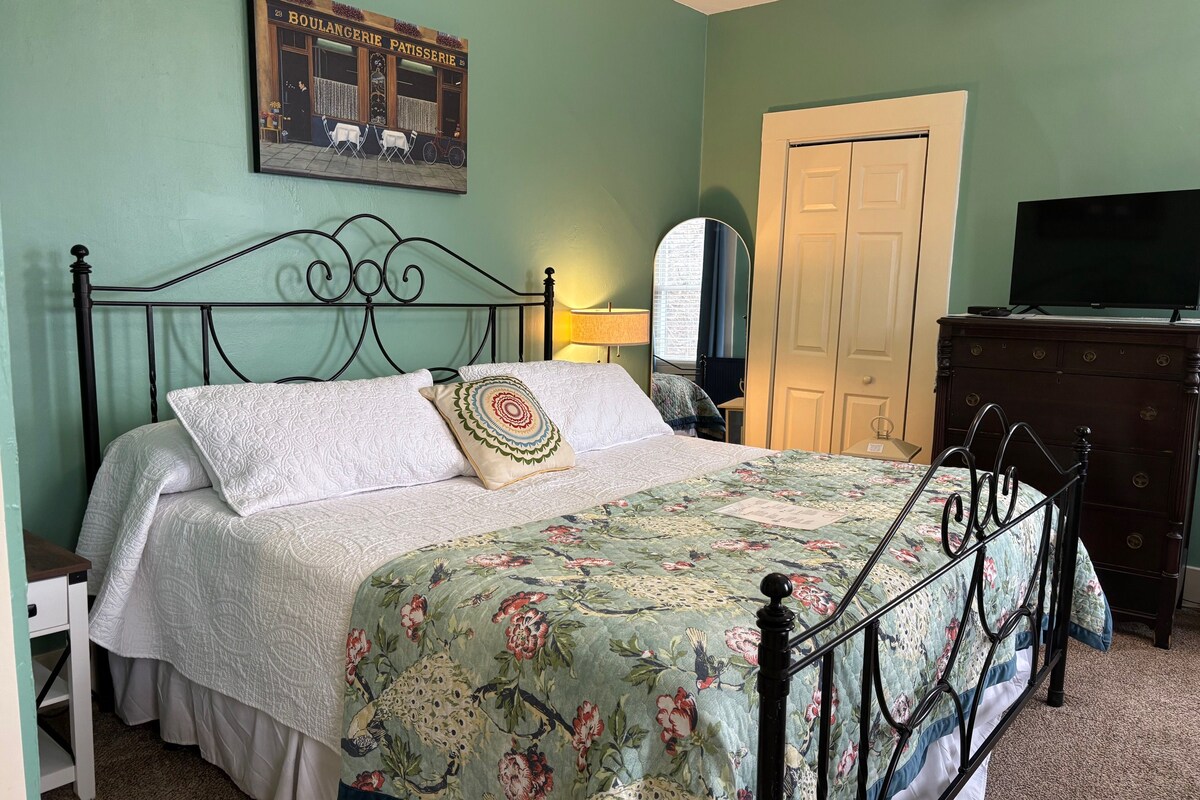 The Jack (Standard / 2nd Floor Kent House) | Premium bedding, memory foam beds, desk, iron/ironing board