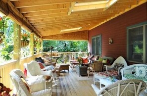 Porch - Eastgate Inn B&B (Lenox)