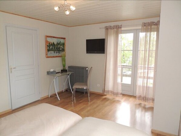 Twin Room (Lac)