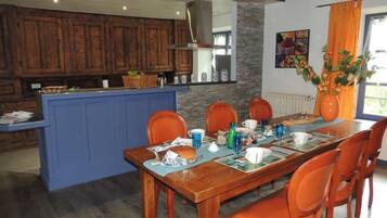 Free daily continental breakfast