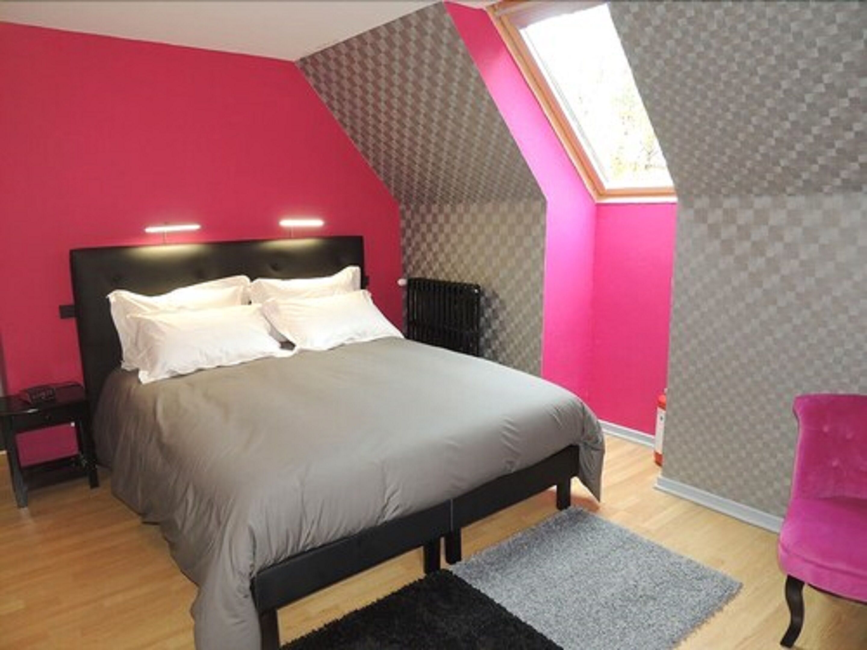 Desk, iron/ironing board, free WiFi, wheelchair access