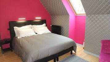 Desk, iron/ironing board, free WiFi, wheelchair access