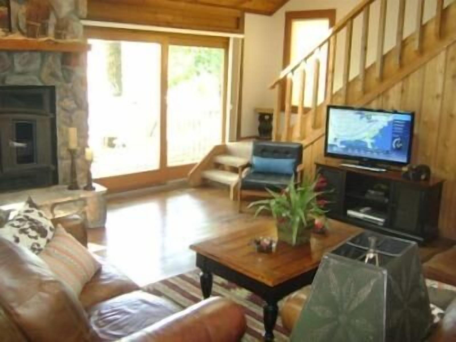 Family Condo, 5 Bedrooms, Lake View | Living area | DVD player